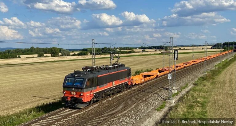 Kdo projede? Příští rok zbude jediná hlavní trať z východu na západ a dopravci se o ni teď začali přetahovat